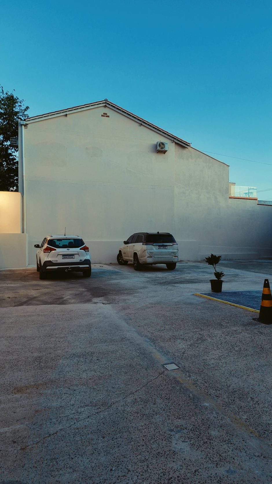 Acesso interno ao estacionamento da Villa D'Luri