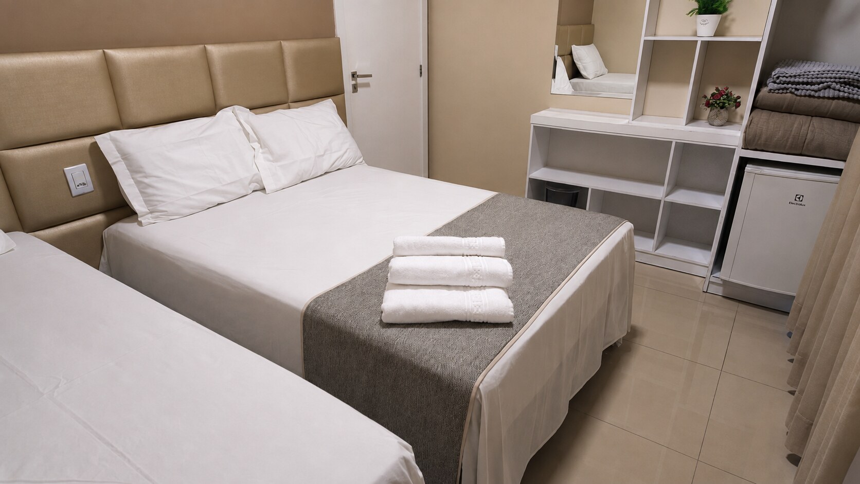 Suíte tripla da Villa D’Luri com cama de casal e cama de solteiro